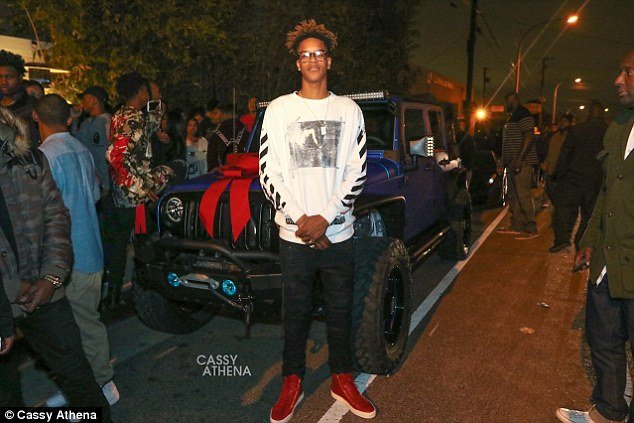 Στο χλιδάτο πάρτι 16χρονου -Του πήγαν δώρο μια Λαμποργκίνι και ένα τζιπ! [εικόνες] | iefimerida.gr 0