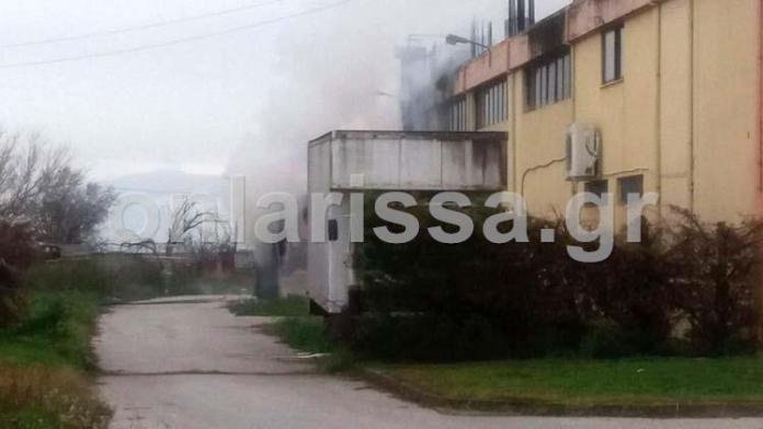 Λάρισα: Πυρκαγιά σε εργοστάσιο επίπλων [εικόνες] | iefimerida.gr 1