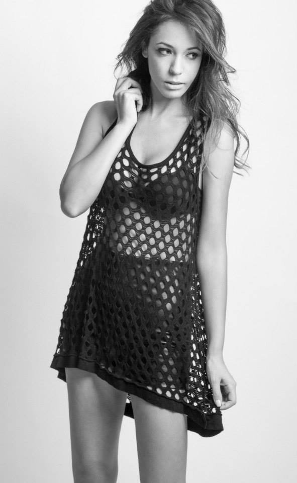 Η σέξι ΟΝΝΕΔίτισσα επέστρεψε ξανά: Ανέβασε φωτό με άδεια ΑΤΜ και έστειλε το δικό της προεκλογικό μήνυμα [εικόνα] | iefimerida.gr 1