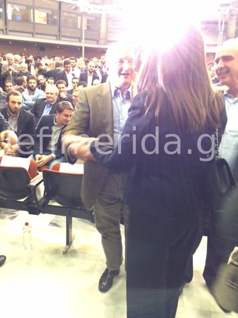 Ψυχρή συνάντηση Αβραμόπουλου-Καραμανλή στα γενέθλια της ΟΝΝΕΔ: Δεν χαιρετήθηκαν, κάθισαν μακριά [εικόνες] | iefimerida.gr 2