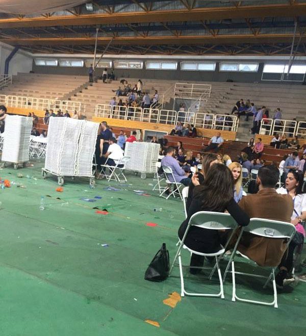 Συνέδριο ΟΝΝΕΔ: Οι εικόνες με τα σκουπίδια παντού έγιναν viral [εικόνες] | iefimerida.gr 5