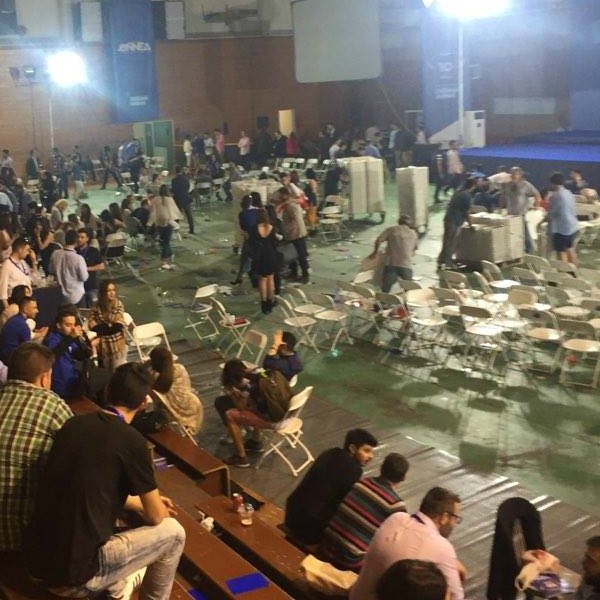 Συνέδριο ΟΝΝΕΔ: Οι εικόνες με τα σκουπίδια παντού έγιναν viral [εικόνες] | iefimerida.gr 2