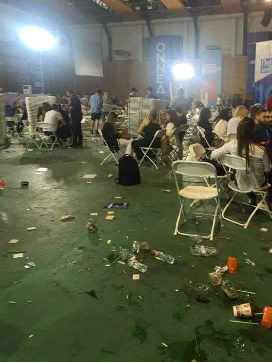 Συνέδριο ΟΝΝΕΔ: Οι εικόνες με τα σκουπίδια παντού έγιναν viral [εικόνες] | iefimerida.gr 0