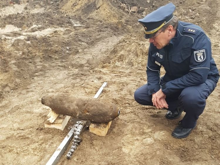 Βερολίνο: 2.600 άτομα εγκατέλειψαν τα σπίτια τους λόγω βόμβας του Β' Παγκοσμίου Πολέμου [εικόνα] | iefimerida.gr 0