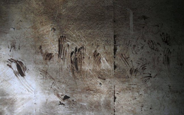 Αποτυπώματα χεριών, λάσπη και συντρίμμια – Εικόνες φρίκης από το εσωτερικό του μοιραίου πλοίου στην Κίνα [εικόνες]  | iefimerida.gr 1