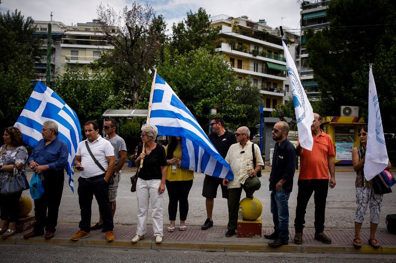 Σε εισαγγελέα και ανακριτή ο Αρτέμης Σώρρας -Συγκέντρωση από δεκάδες οπαδούς του [εικόνες]  | iefimerida.gr 1