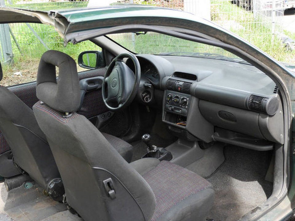 Απίστευτος τύπος: Χώρισε και μοίρασε τα πάντα, ακόμα και το αυτοκίνητο, στη μέση [βίντεο] | iefimerida.gr 3