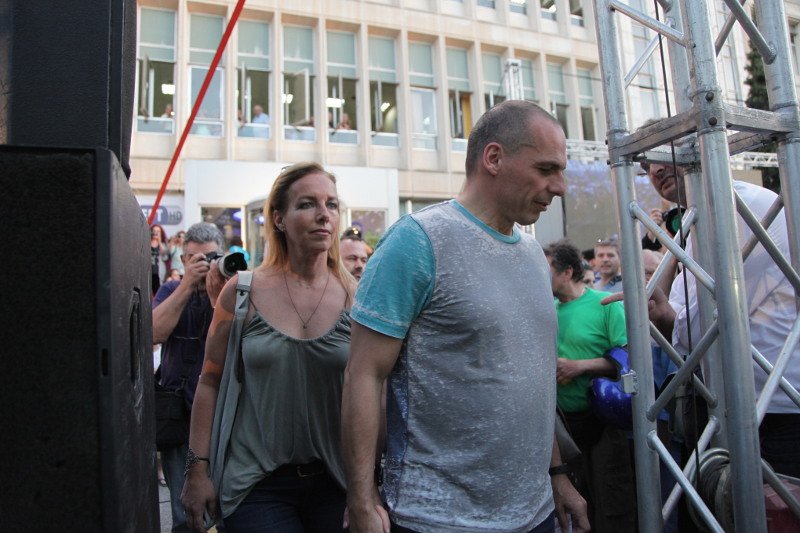 Τραγούδια και χαρές στο πάρτι της ΕΡΤ – Συνθήματα και πορεία στο Σύνταγμα [εικόνες] | iefimerida.gr 3