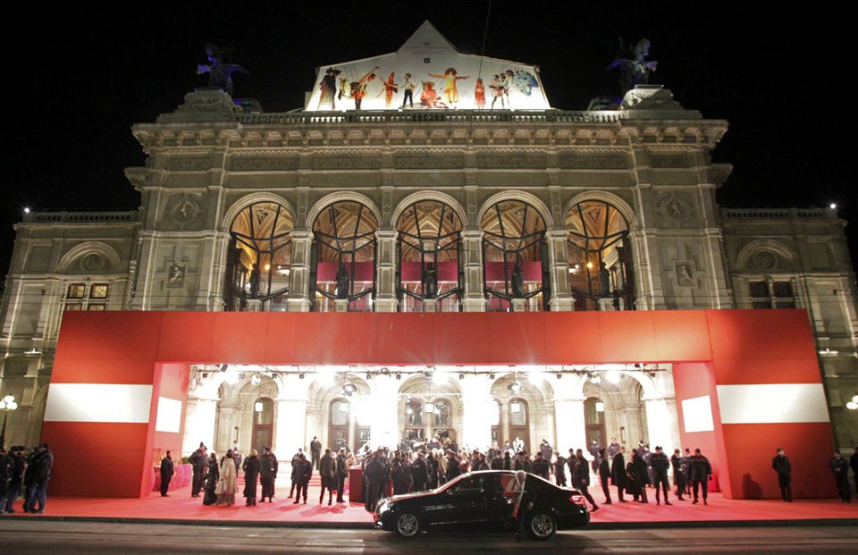 150.000 δολάρια πλήρωσε Αυστριακός τις Πάμελα Άντερσον και Πάρις Χίλτον για μια νύχτα [εικόνες]  | iefimerida.gr 0