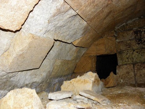 Αμφίπολη: Οι παγίδες που είχαν στήσει οι κατασκευαστές του τάφου στους τυμβωρύχους | iefimerida.gr 2