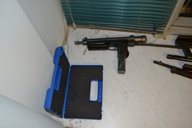 Ηράκλειο: 37χρονος είχε ολόκληρο οπλοστάσιο -6.687 φυσίγγια, 41 χειροβομβίδες, περίστροφα, εκρηκτικά [εικόνες] | iefimerida.gr 5