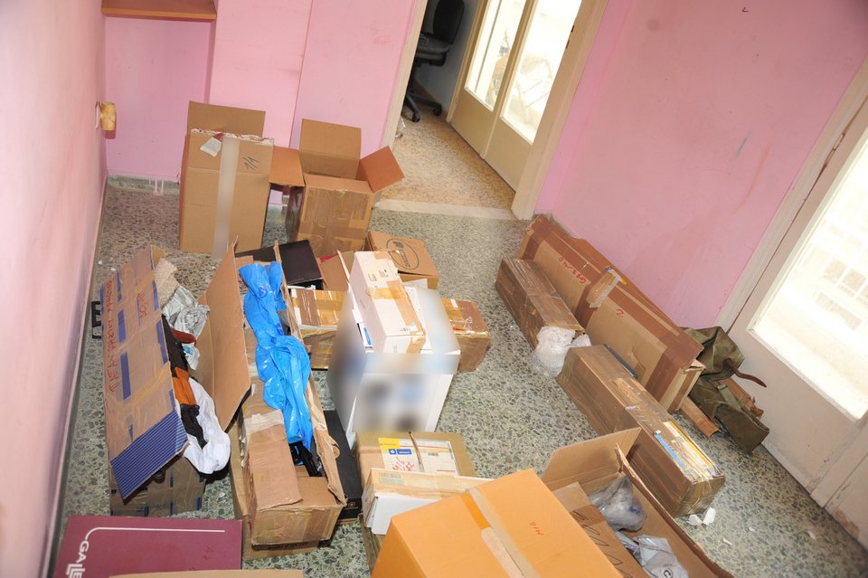 Τι έκρυβε το οπλοστάσιο στα διαμερίσματα, σε Λούτσα και Πικέρμι [εικόνες] | iefimerida.gr 1