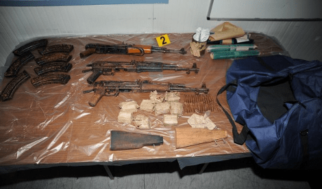 Αυτό είναι το κινητό οπλοστάσιο που βρέθηκε στο αυτοκίνητο – γιάφκα στο Παλαιό Φάληρο [εικόνες] | iefimerida.gr 0