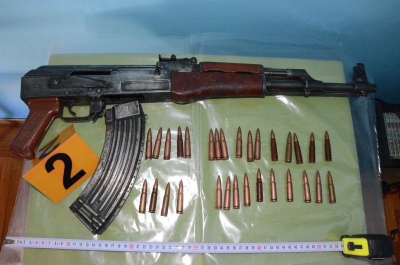 Οπλα, πυρομαχικά και 2 στολές αστυνομικών -Οσα βρέθηκαν στο σπίτι του εκτελεστή του Ζαφειρόπουλου [εικόνες] | iefimerida.gr 1