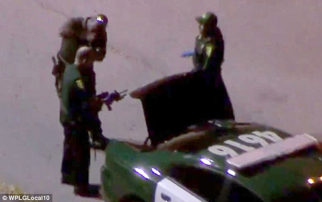 Με όπλο μακελάρηδων ο 19χρονος σκόρπισε τον θάνατο σε σχολείο στη Φλόριντα [εικόνες & βίντεο]  | iefimerida.gr 1