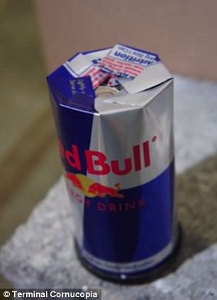 Αμερικανός «ξεγελάει» τα μέτρα ασφαλείας σε αεροδρόμιο-Εφτιαξε αυτοσχέδιο όπλο με προϊόντα από το Duty Free [εικόνες+βίντεο] | iefimerida.gr 1