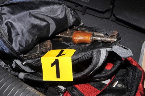 Ολος ο οπλισμός που βρέθηκε στο αυτοκίνητο στα Εξάρχεια [εικόνες] | iefimerida.gr 1