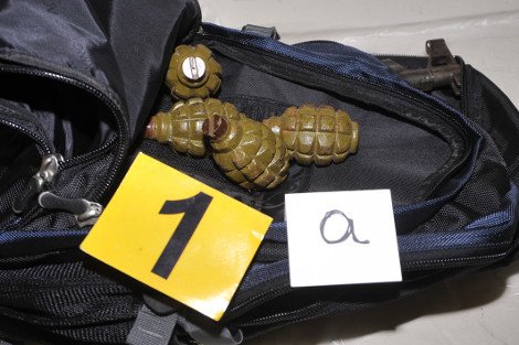 Ολος ο οπλισμός που βρέθηκε στο αυτοκίνητο στα Εξάρχεια [εικόνες] | iefimerida.gr 2