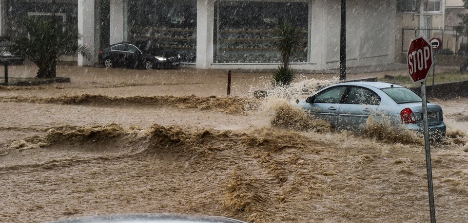 Σφοδρή καταιγίδα με χαλάζι και κεραυνούς έπληξε την Αττική [εικόνες] | iefimerida.gr 3
