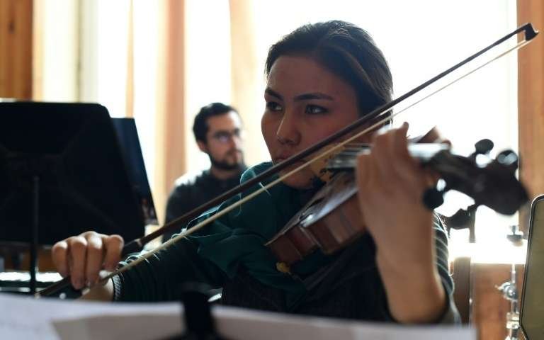 Αφγανιστάν: Τις απειλούν, αλλά επιμένουν -17 κορίτσια δημιούργησαν ορχήστρα κλασικής μουσικής [εικόνες & βίντεο] | iefimerida.gr 2