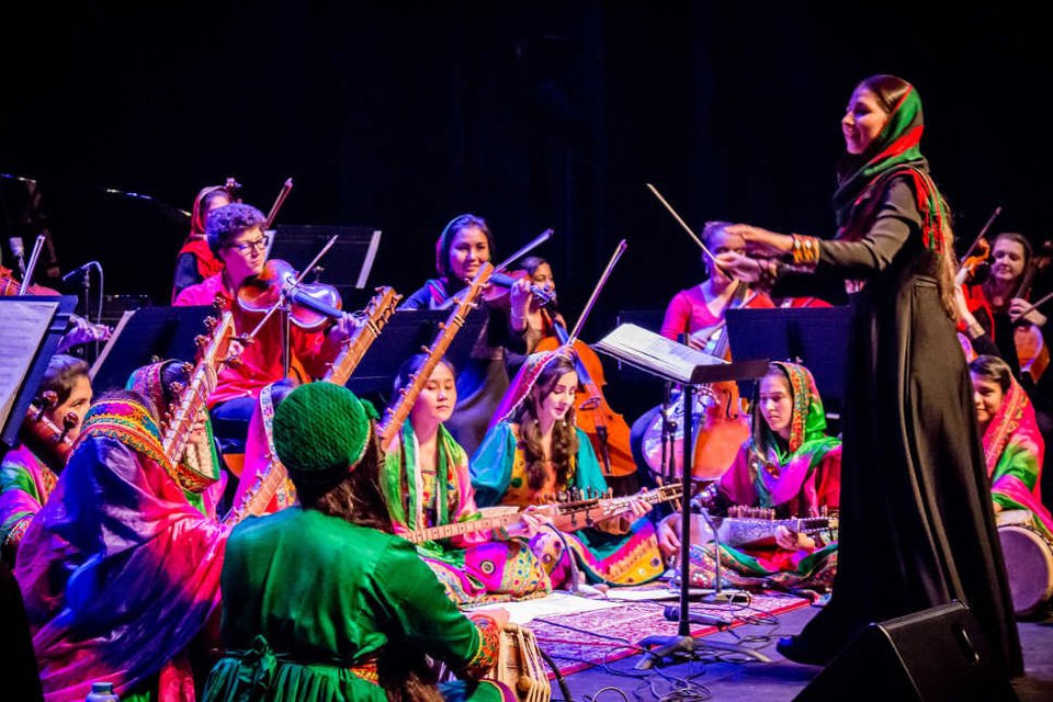 Αφγανιστάν: Τις απειλούν, αλλά επιμένουν -17 κορίτσια δημιούργησαν ορχήστρα κλασικής μουσικής [εικόνες & βίντεο] | iefimerida.gr 0