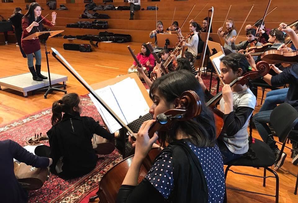 Αφγανιστάν: Τις απειλούν, αλλά επιμένουν -17 κορίτσια δημιούργησαν ορχήστρα κλασικής μουσικής [εικόνες & βίντεο] | iefimerida.gr 4