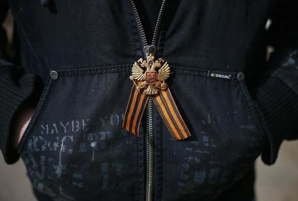 Γι' αυτές τις κορδέλες γίνεται ο πόλεμος στην Ουκρανία -Το σύμβολο που μισούν οι Ουκρανοί εθνικιστές [εικόνες] | iefimerida.gr 4