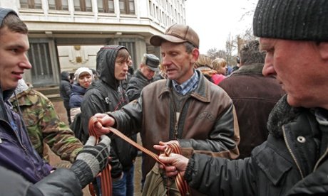 Γι' αυτές τις κορδέλες γίνεται ο πόλεμος στην Ουκρανία -Το σύμβολο που μισούν οι Ουκρανοί εθνικιστές [εικόνες] | iefimerida.gr 7