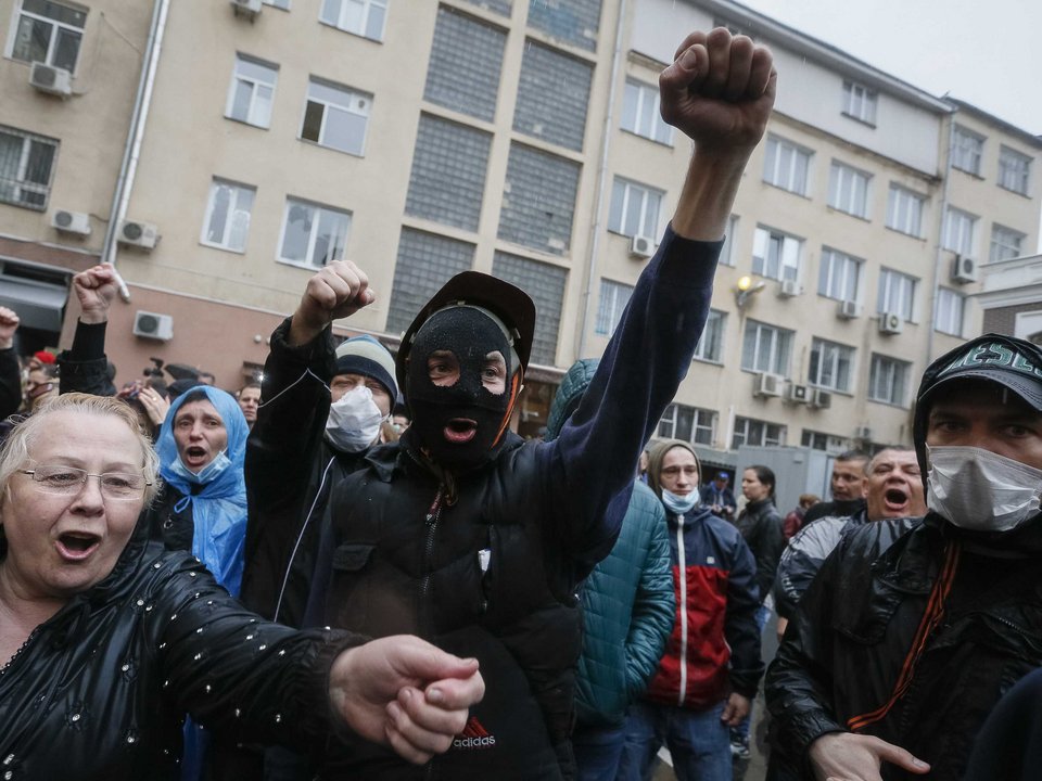 Γι' αυτές τις κορδέλες γίνεται ο πόλεμος στην Ουκρανία -Το σύμβολο που μισούν οι Ουκρανοί εθνικιστές [εικόνες] | iefimerida.gr 2