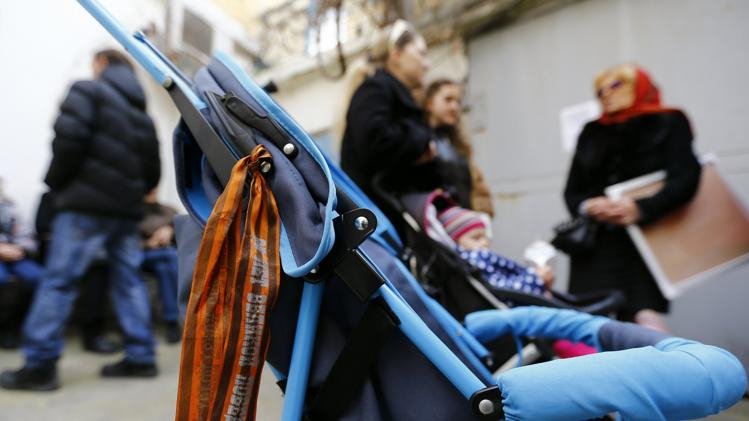 Γι' αυτές τις κορδέλες γίνεται ο πόλεμος στην Ουκρανία -Το σύμβολο που μισούν οι Ουκρανοί εθνικιστές [εικόνες] | iefimerida.gr 11