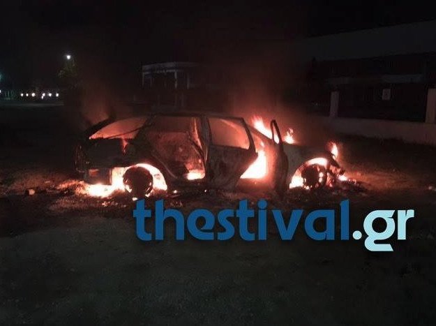 Ωραιόκαστρο: 76χρονος παρέσυρε και σκότωσε μάνα και το ανήλικο παιδί της με το ΙΧ του-Εξαγριωμένοι πρόσφυγες πυρπόλησαν το αμάξι [εικόνες] | iefimerida.gr 2