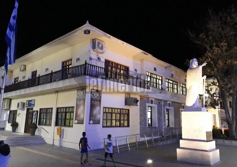 To iefimerida στην Ορεστιάδα: Φωταγωγημένα όλα τα δημοτικά κτίρια της πόλης για τους δυο στρατιωτικούς [εικόνες] | iefimerida.gr 2