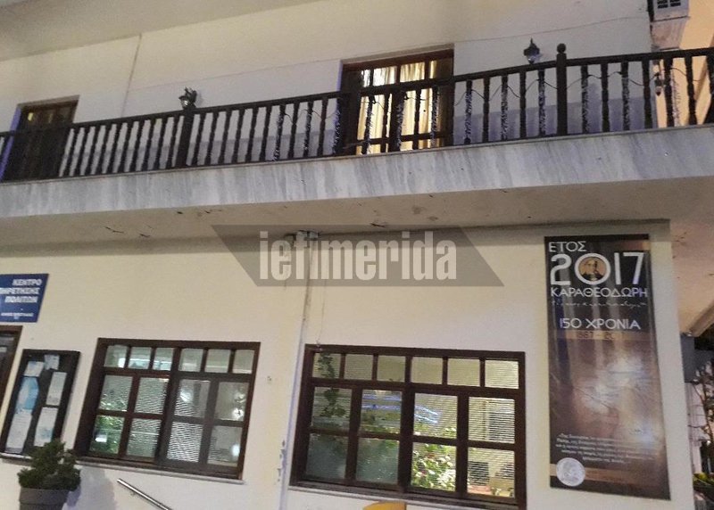 To iefimerida στην Ορεστιάδα: Φωταγωγημένα όλα τα δημοτικά κτίρια της πόλης για τους δυο στρατιωτικούς [εικόνες] | iefimerida.gr 1