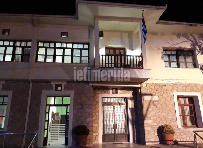 To iefimerida στην Ορεστιάδα: Φωταγωγημένα όλα τα δημοτικά κτίρια της πόλης για τους δυο στρατιωτικούς [εικόνες] | iefimerida.gr 0