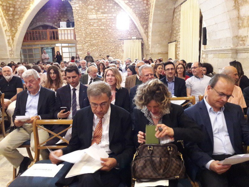 Το Πανεπιστήμιο Κρήτης τίμησε τον Νομπελίστα Ορχάν Παμούκ -Τον αναγόρευσε επίτιμο διδάκτορα | iefimerida.gr 2