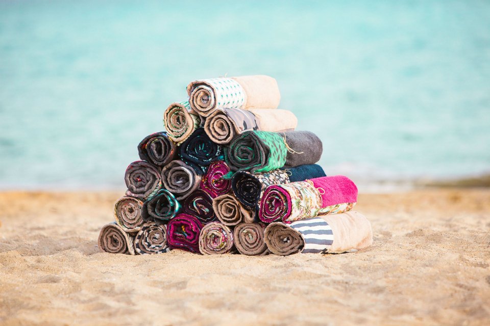 Sun of A Beach: Ενα success story με άρωμα καλοκαιριού -Η Μελίνα και η Ελλη έφτιαξαν μοδάτες πετσέτες θαλάσσης και ξεπουλάνε [εικόνες] | iefimerida.gr 3