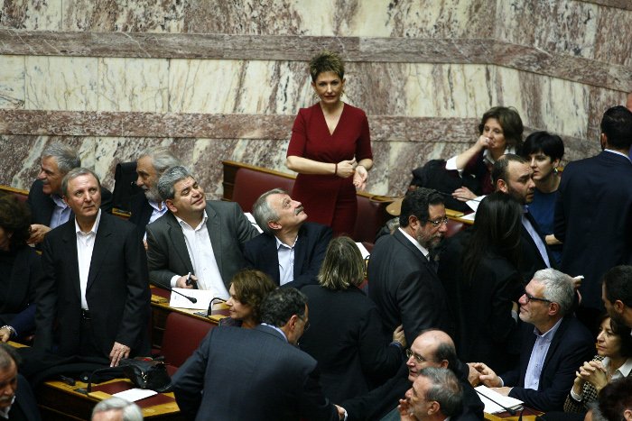 Καρέ-καρέ η ορκωμοσία της νέας Βουλής -Οι τρεις όρκοι και ο απών [εικόνες & βίντεο] | iefimerida.gr 39