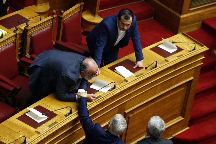 Καρέ-καρέ η ορκωμοσία της νέας Βουλής -Οι τρεις όρκοι και ο απών [εικόνες & βίντεο] | iefimerida.gr 24