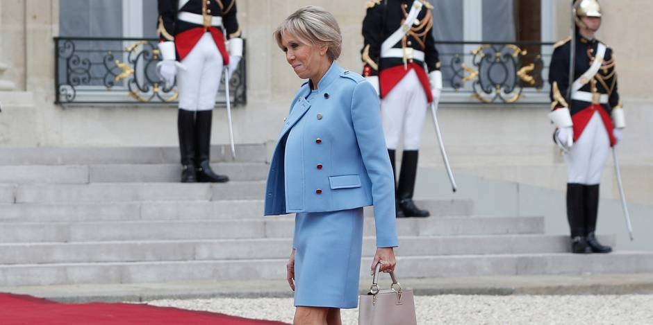 Ντυμένη όλη στα Louis Vuitton η Μπριζίτ Μακρόν για την ορκωμοσία του συζύγου της -Τι κόπιαρε από τη Μελάνια Τραμπ [εικόνες] | iefimerida.gr 12