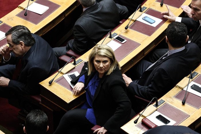 Το backstage της προχθεσινής ορκωμοσίας στη Βουλή -Η εξωτική κυρία με το ροζ, τα λουσάτα ντυσίματα, τα φιλιά [εικόνες] | iefimerida.gr 38