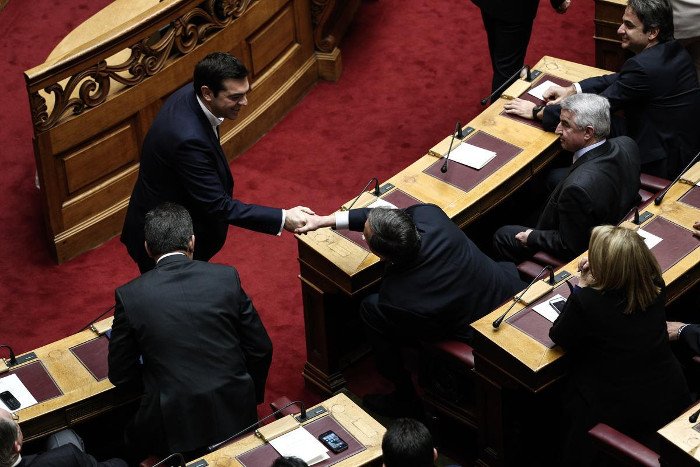 Το backstage της προχθεσινής ορκωμοσίας στη Βουλή -Η εξωτική κυρία με το ροζ, τα λουσάτα ντυσίματα, τα φιλιά [εικόνες] | iefimerida.gr 39