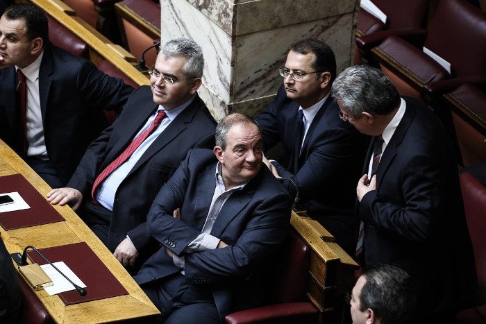 Το backstage της προχθεσινής ορκωμοσίας στη Βουλή -Η εξωτική κυρία με το ροζ, τα λουσάτα ντυσίματα, τα φιλιά [εικόνες] | iefimerida.gr 40