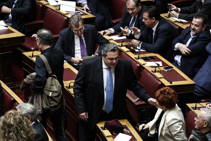 Το backstage της προχθεσινής ορκωμοσίας στη Βουλή -Η εξωτική κυρία με το ροζ, τα λουσάτα ντυσίματα, τα φιλιά [εικόνες] | iefimerida.gr 33