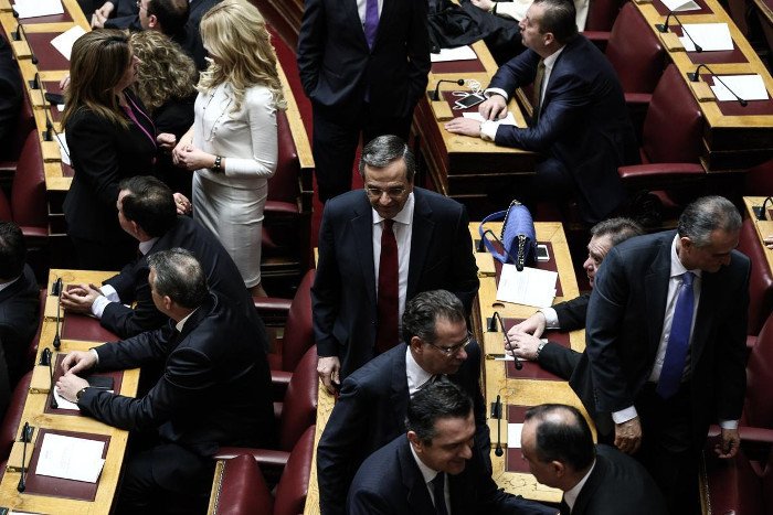 Το backstage της προχθεσινής ορκωμοσίας στη Βουλή -Η εξωτική κυρία με το ροζ, τα λουσάτα ντυσίματα, τα φιλιά [εικόνες] | iefimerida.gr 28