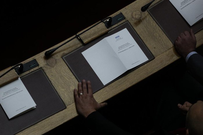 Το backstage της προχθεσινής ορκωμοσίας στη Βουλή -Η εξωτική κυρία με το ροζ, τα λουσάτα ντυσίματα, τα φιλιά [εικόνες] | iefimerida.gr 35