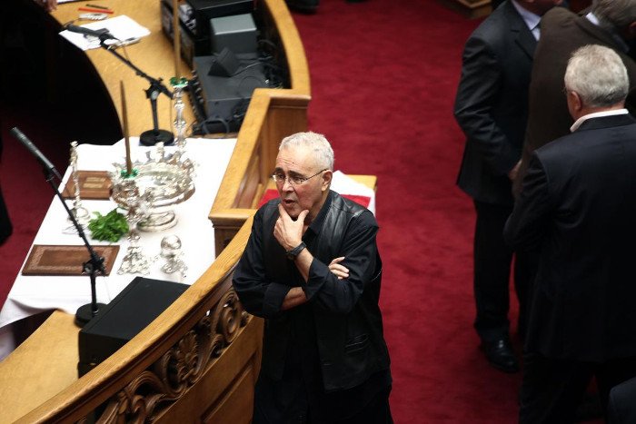 Το backstage της προχθεσινής ορκωμοσίας στη Βουλή -Η εξωτική κυρία με το ροζ, τα λουσάτα ντυσίματα, τα φιλιά [εικόνες] | iefimerida.gr 31