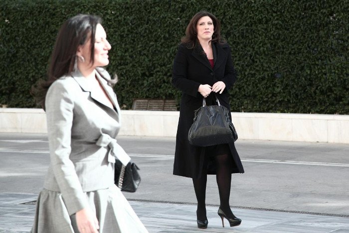 Το backstage της προχθεσινής ορκωμοσίας στη Βουλή -Η εξωτική κυρία με το ροζ, τα λουσάτα ντυσίματα, τα φιλιά [εικόνες] | iefimerida.gr 51