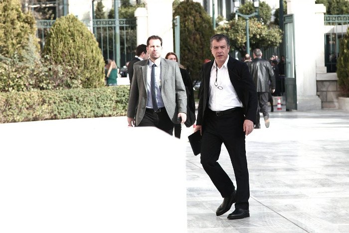 Η γραβάτα του Σταύρου Θεοδωράκη και η καυτή αγκαλιά με την Ολγα Κεφαλογιάννη [εικόνες] | iefimerida.gr 0