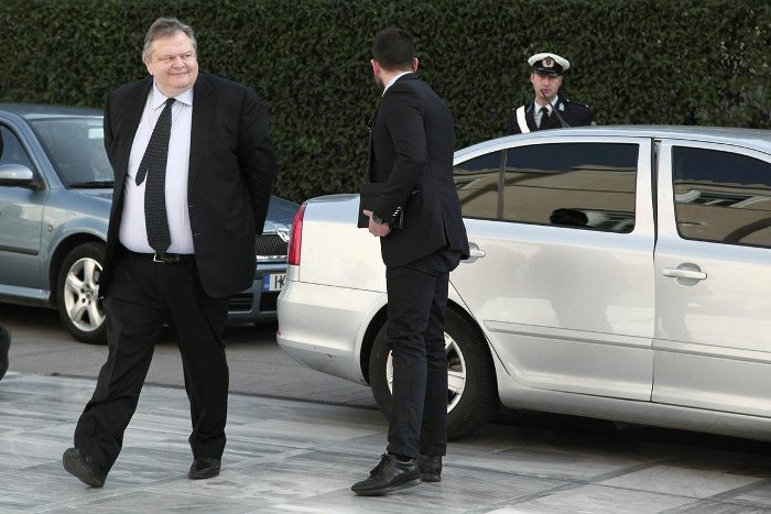 Το backstage της προχθεσινής ορκωμοσίας στη Βουλή -Η εξωτική κυρία με το ροζ, τα λουσάτα ντυσίματα, τα φιλιά [εικόνες] | iefimerida.gr 46