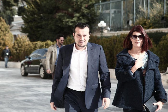 Το backstage της προχθεσινής ορκωμοσίας στη Βουλή -Η εξωτική κυρία με το ροζ, τα λουσάτα ντυσίματα, τα φιλιά [εικόνες] | iefimerida.gr 48